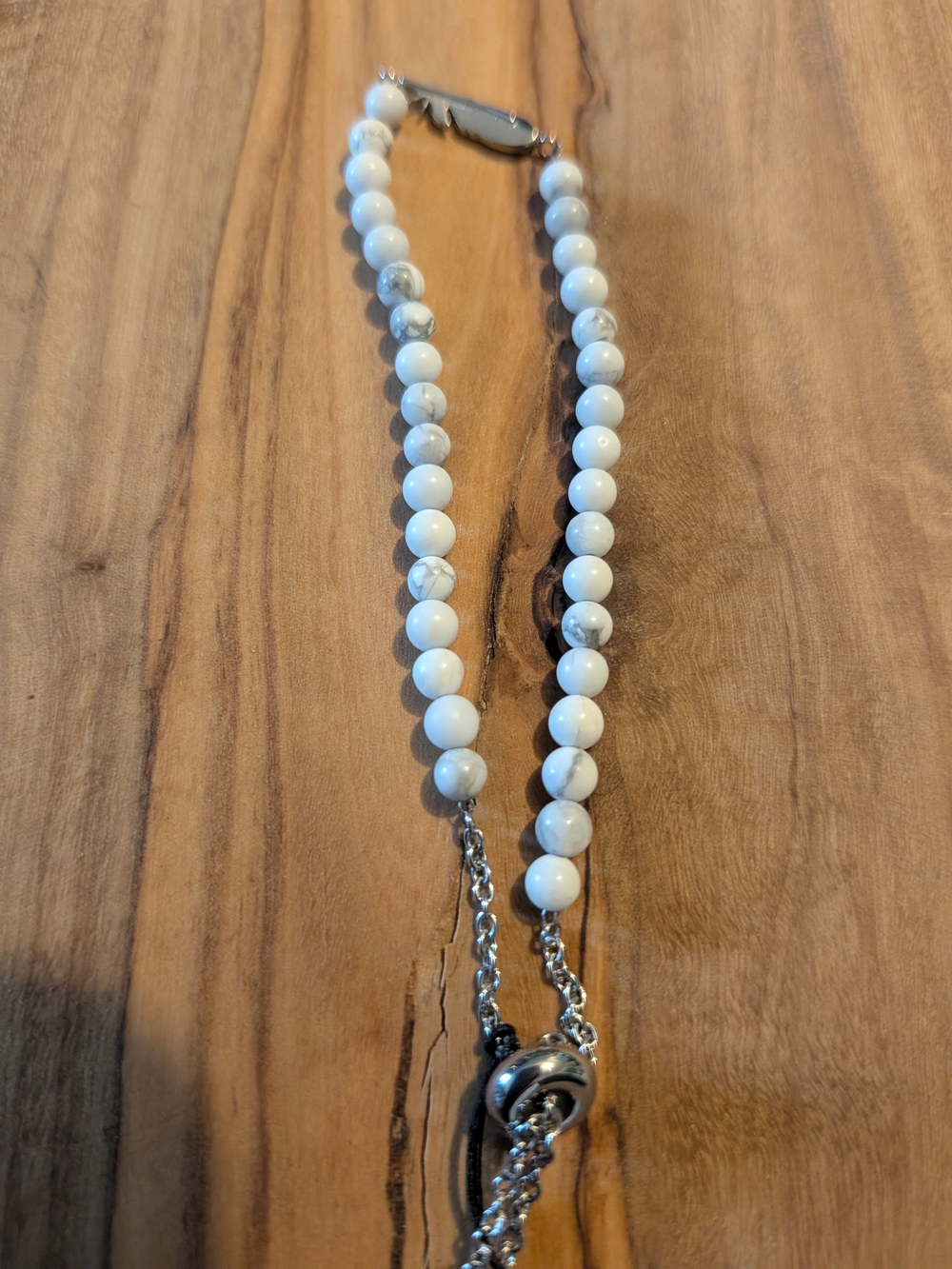 NWT White Howlite Bracelet with Adjustable Silver Slider Chain & Feather Accent
